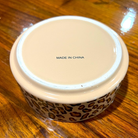 Petzazz. Leopard Cat/Dog/Human ๐น bowl ๐ฅฃ . Use it as you like ๐ป - Picture 6 of 7